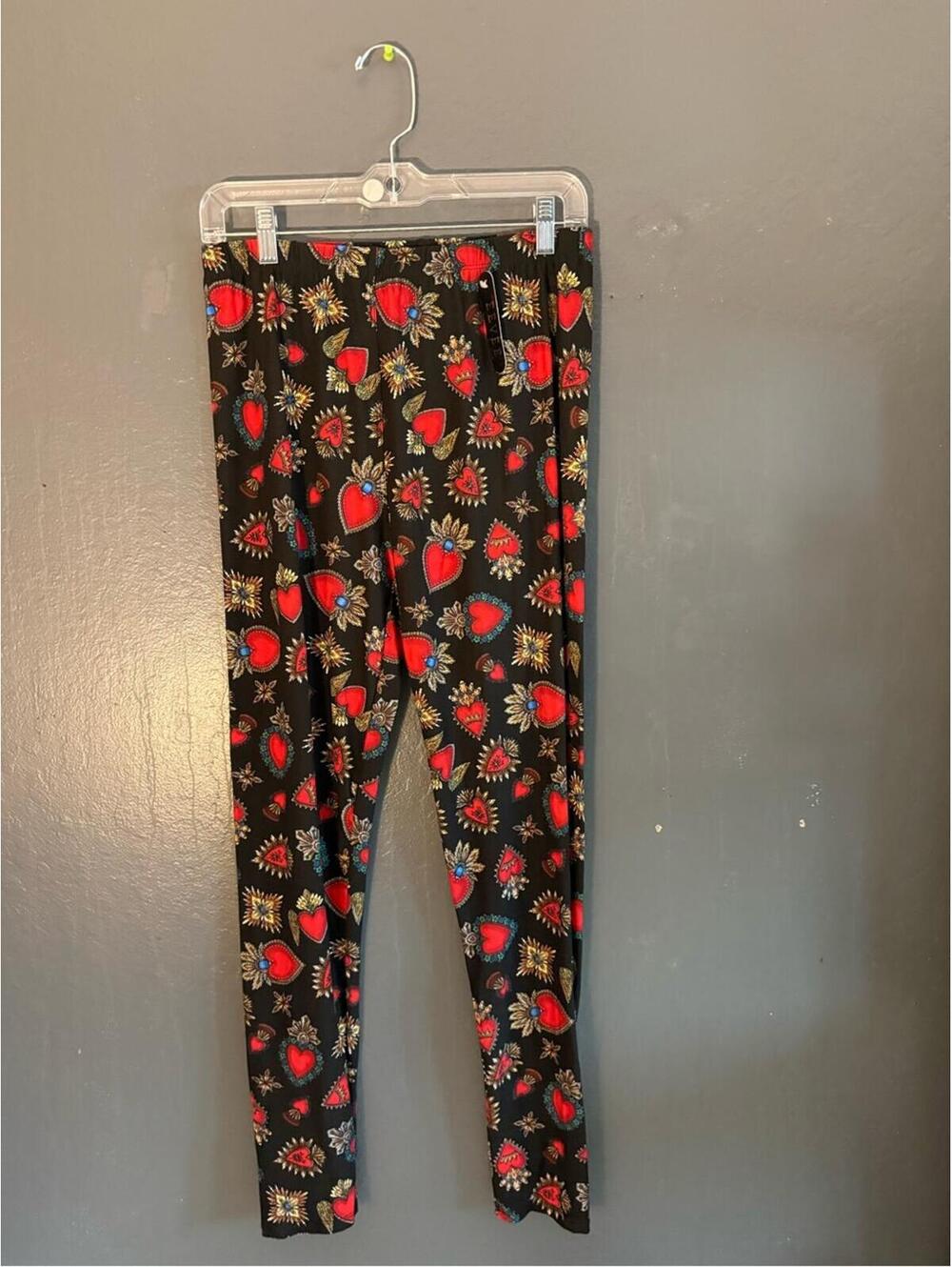 Eevee Women’s Black Heart Print Ankle Leggings with Tags